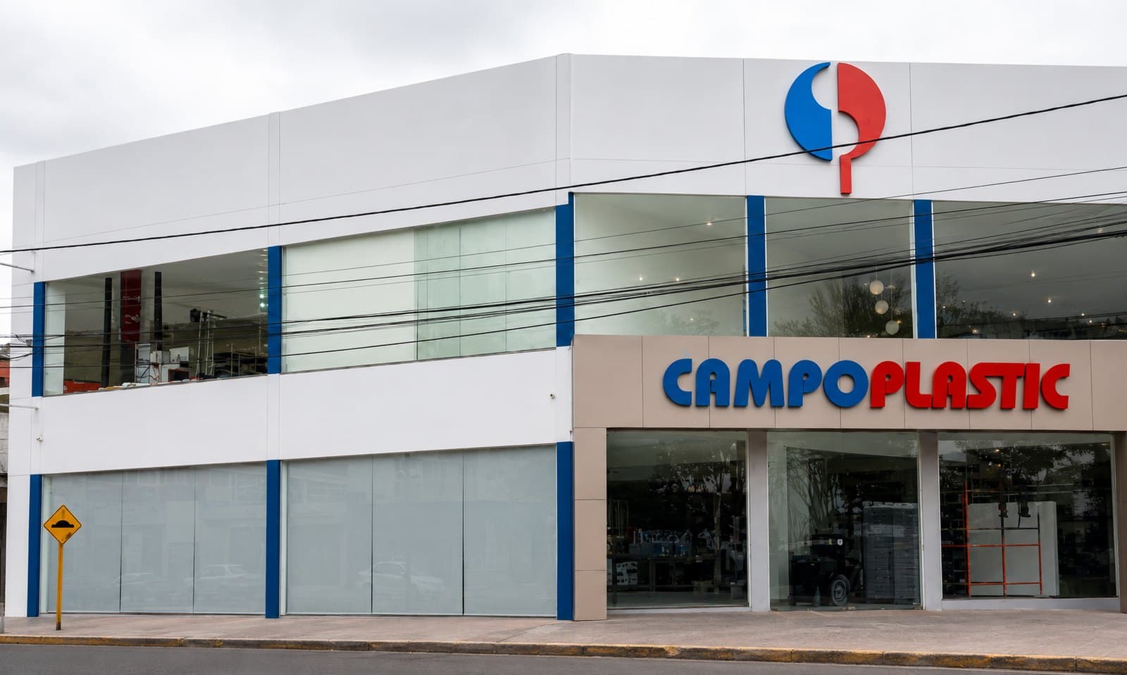 Fachada da loja Campoplastic em Campo Mourão